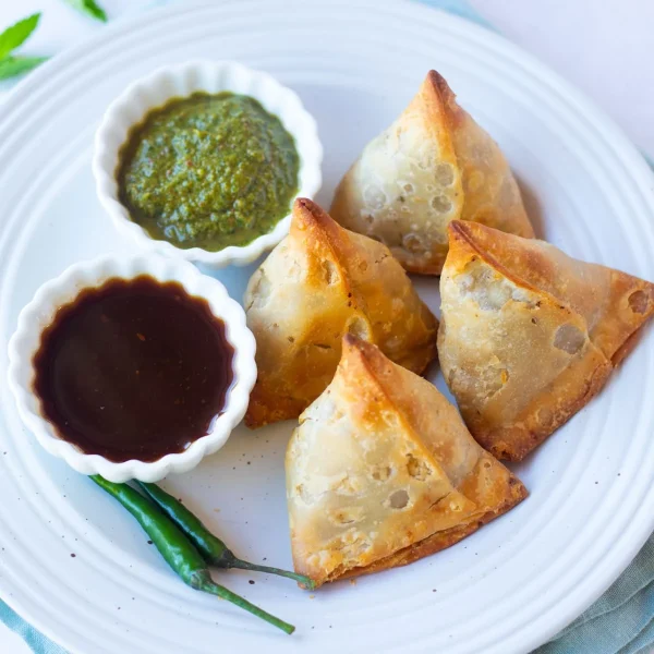 Air-Fryer-Frozen-Samosa-with-chutneys-Piping-Pot-Curry